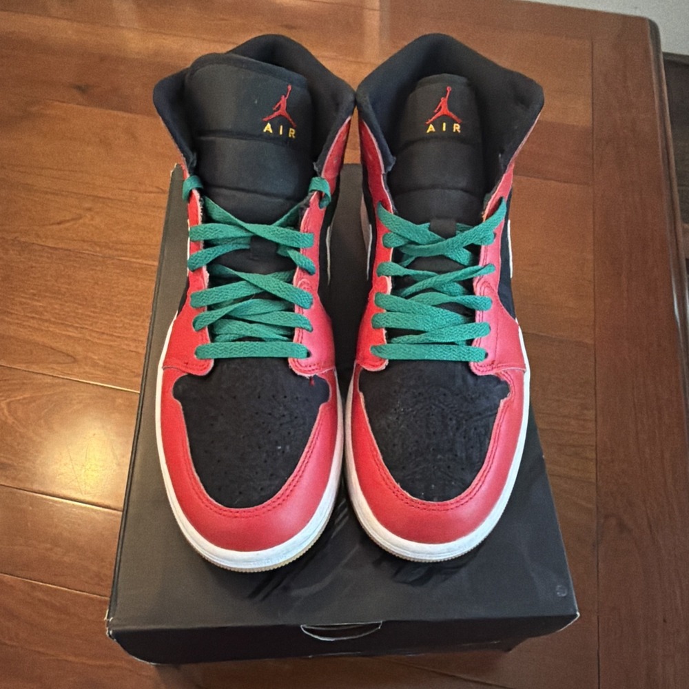 Air Jordan Mid SE, Christmas Edition, Extra Laces Included - Picture 2 of 9